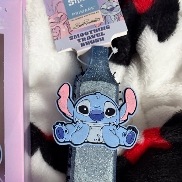 Disney Stitch headband, eyelash curler and hair brush - Picture 3 of 4